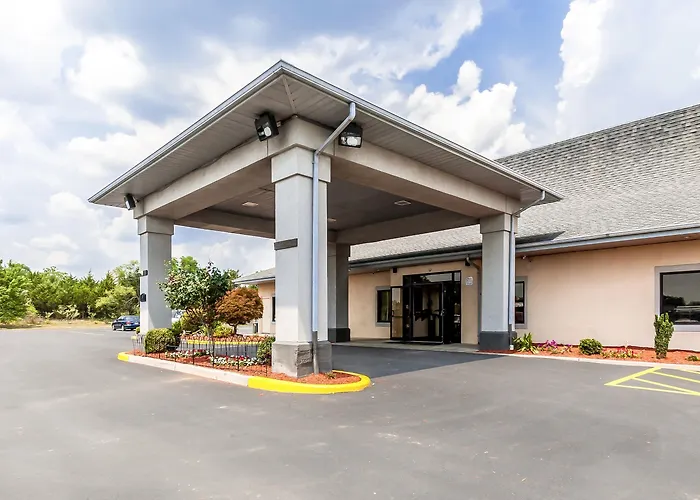 Econo Lodge Inn & Suites Middletown - Winchester South